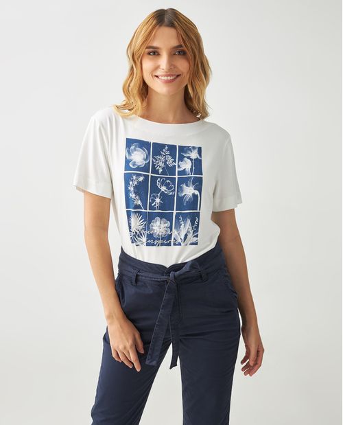 Camiseta para mujer con estampados y bordados