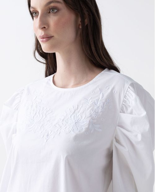 Camisa para mujer en popelina con bordados y mangas globo