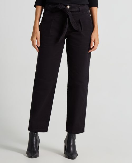 Pantalón para mujer negro con cinturón y detalle de pliegues