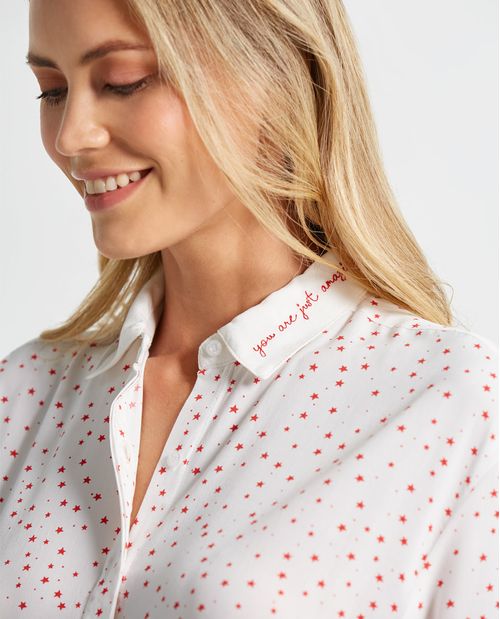 Camisa para mujer en viscosa sostenible con estampado de estrellas