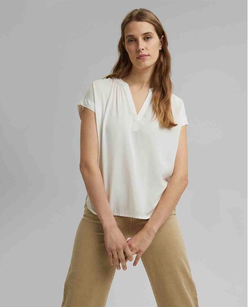 Camisa para mujer blanca con cuello henley en LENZING™ ECOVERO™