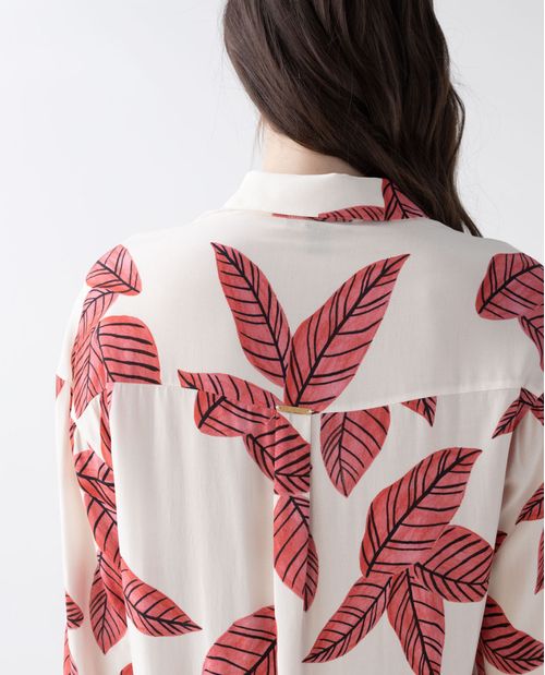 Camisa para mujer larga con hojas estampadas