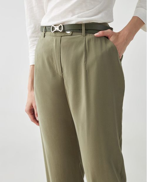 Pantalón para mujer verde fluido con cinturón extraíble