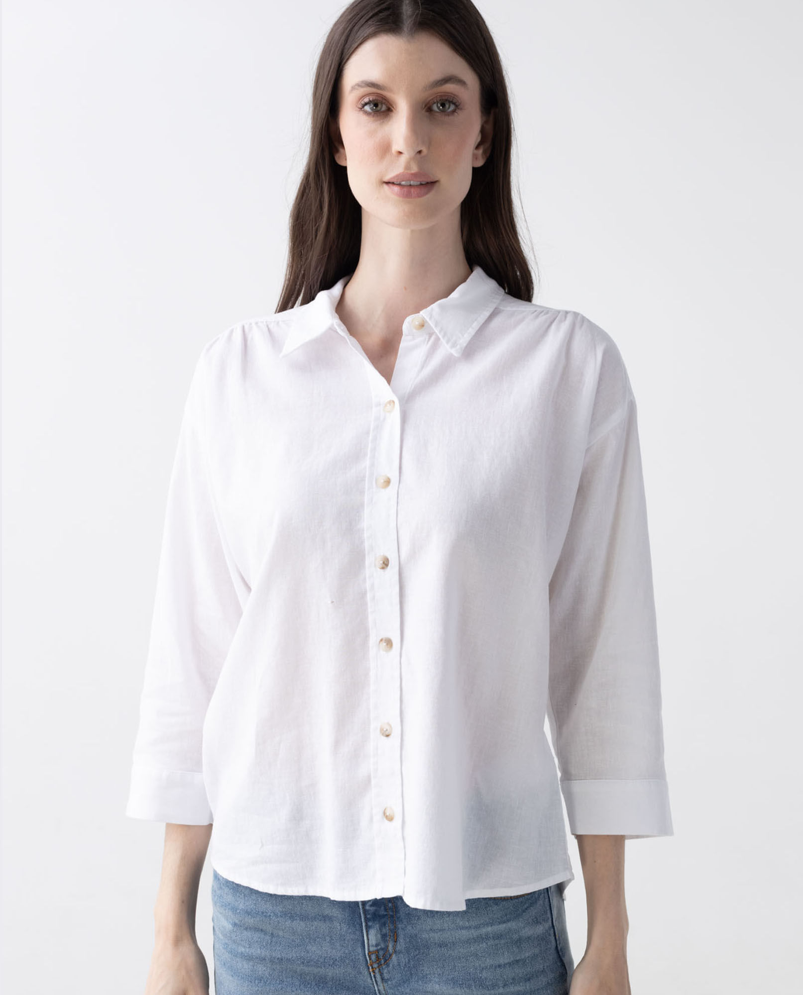 Camisa blanca para mujer en lino y algodón