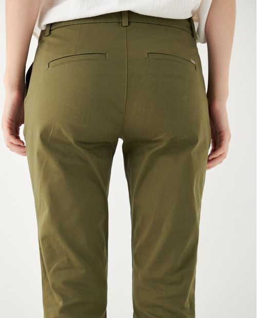 Pantalón con bolsillos laterales para mujer
