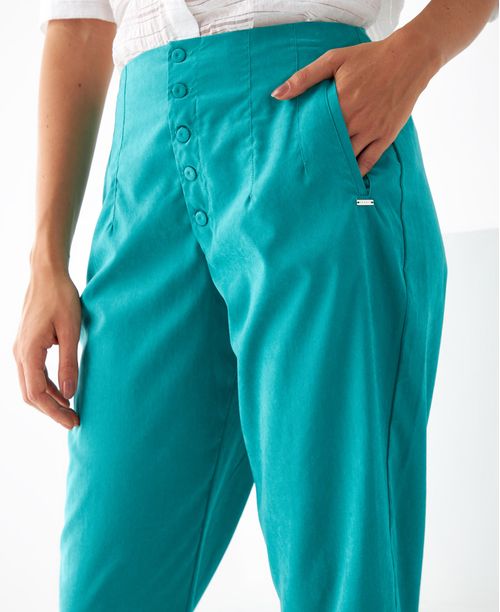 Pantalón ajustable con cinco botones para mujer