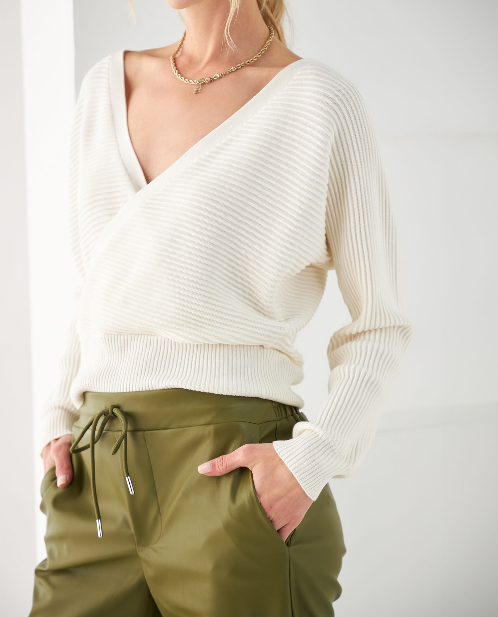 34_662F218_CRU111001_3.jpg