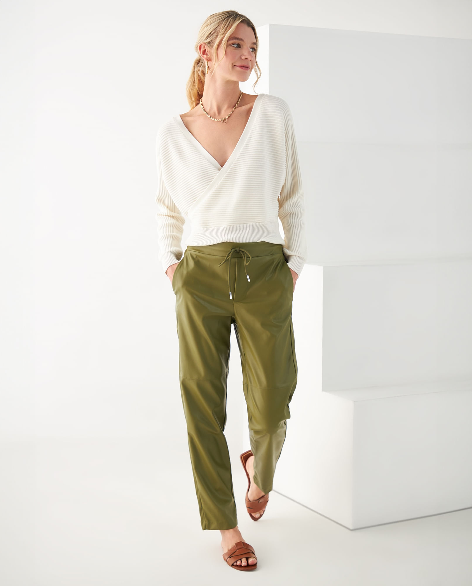 34_662F218_CRU111001_5.jpg