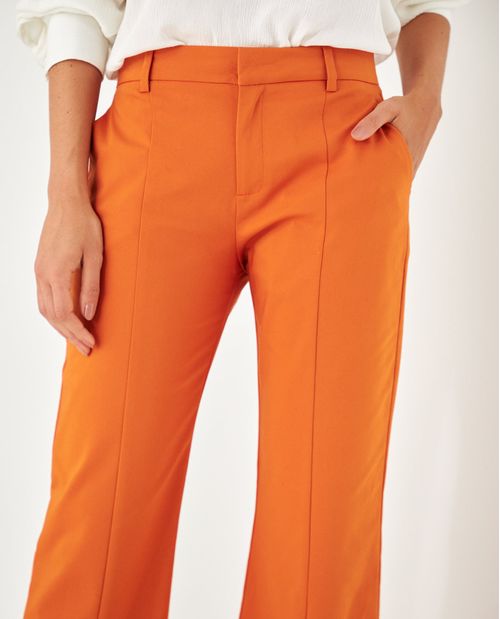 Pantalón con cortes en frente para mujer