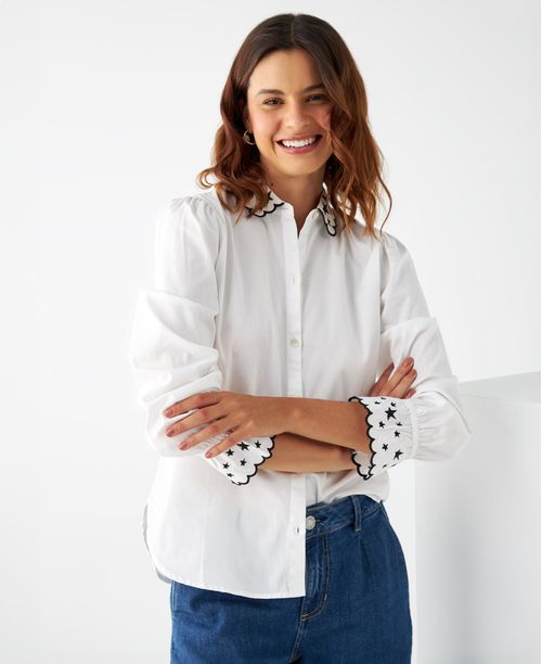 Camisa con detalles bordados para mujer