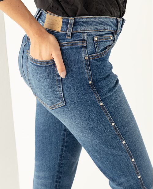 Jean Straight con apliques decorativos para mujer
