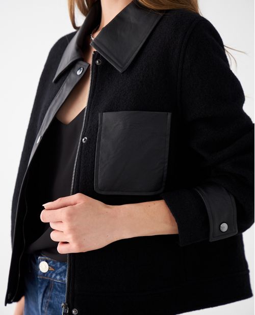 Chaqueta con detalles tipo cuero para mujer