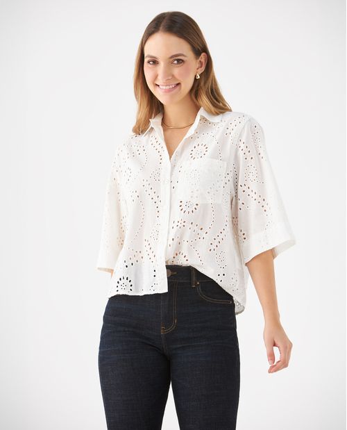 Camisa con flores desagujadas para mujer