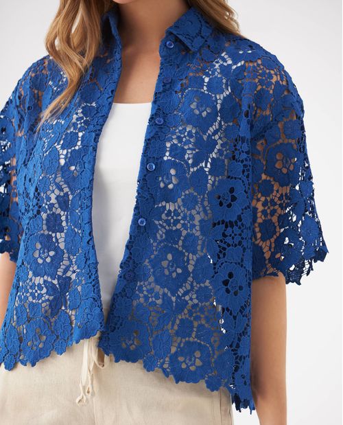 Camisa con detalles desagujados para mujer