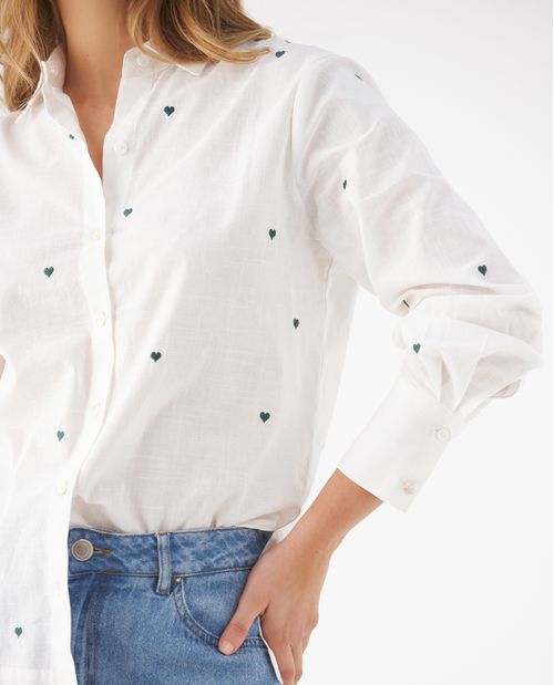 Camisa con corazones bordados para mujer