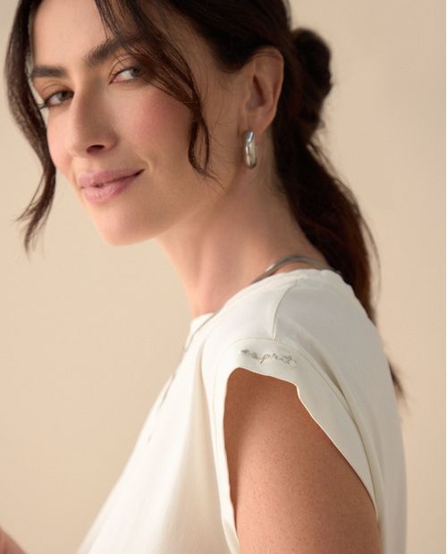 Camiseta con detalles en lentejuelas para mujer