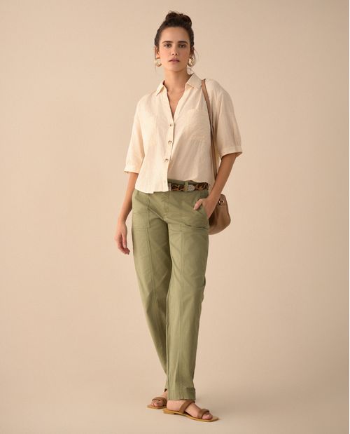 Pantalón con bolsillos de tapa para mujer