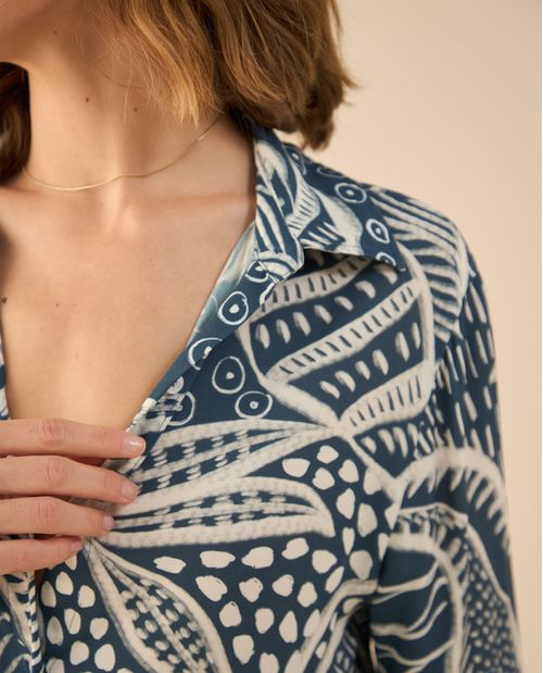 Camisa estampada de silueta larga para mujer