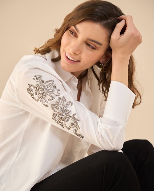 Camisa con apliques de piedras para mujer