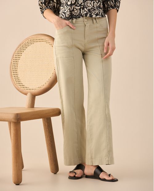 Pantalón con cortes decorativos para mujer