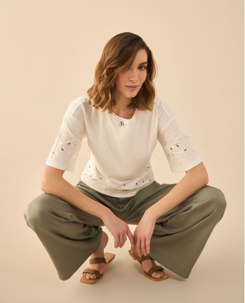 Camiseta con detalles desagujados para mujer
