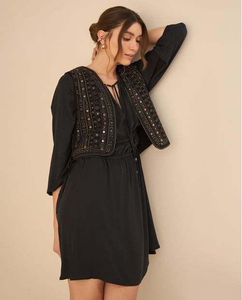 Vestido corto de tela fluida para mujer