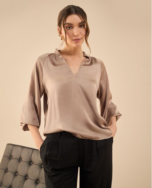 Camisa en satín con escote en V para mujer