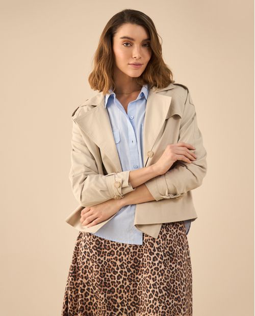 Camisa con detalles bordados para mujer