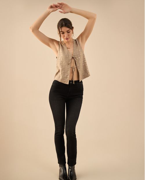 Jean Slim en black denim para mujer