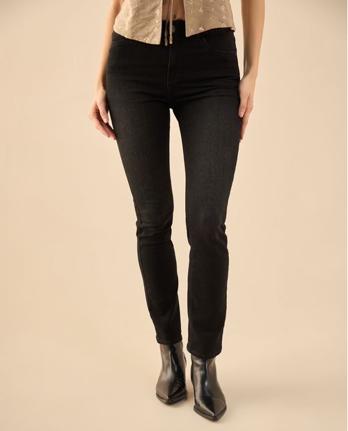 Jean Slim en black denim para mujer
