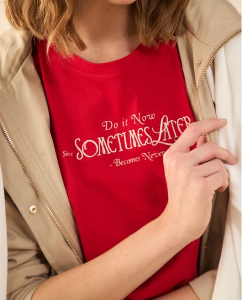 Camiseta con detalles bordados para mujer