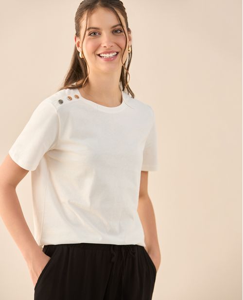 Camiseta con botones decorativos en hombro para mujer