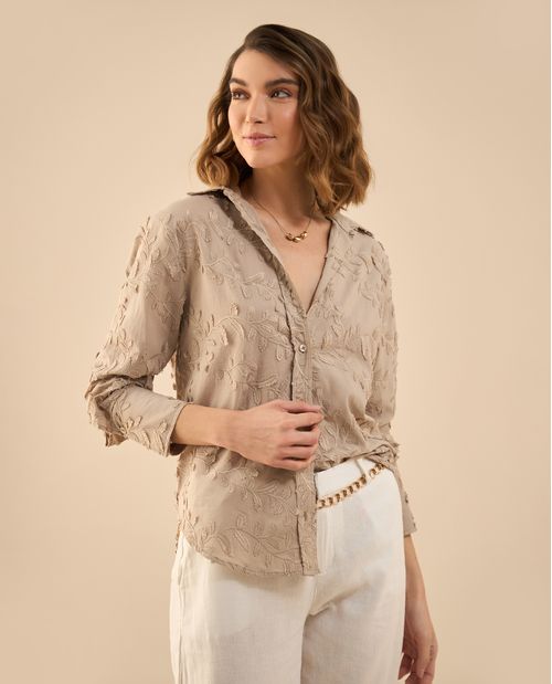 Camisa con detalles bordados para mujer