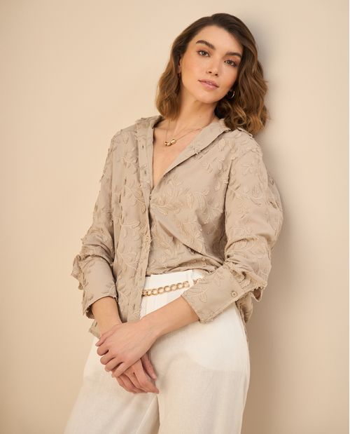 Camisa con detalles bordados para mujer