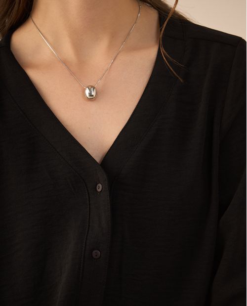 Camisa con escote en V para mujer