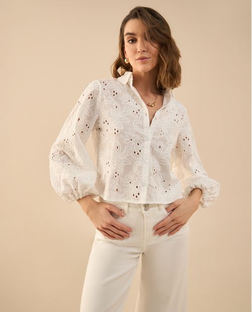 Camisa con detalles bordados para mujer