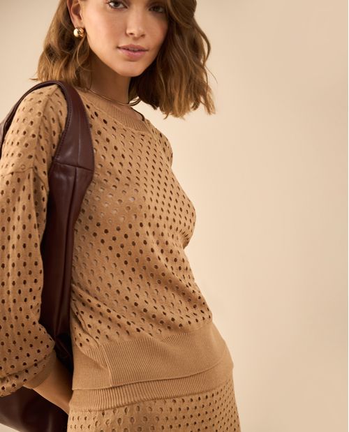 Camisa tejida con detalles desagujados para mujer