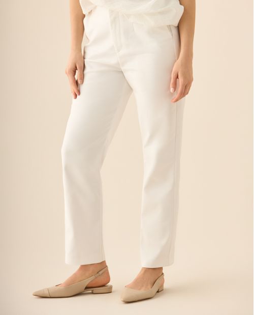 Pantalón con elástico en pretina posterior para mujer.