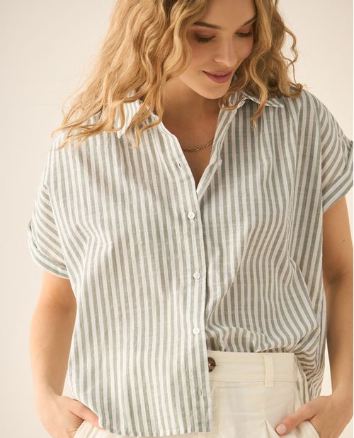 Camisa a rayas con recogido en hombros y posterior para mujer