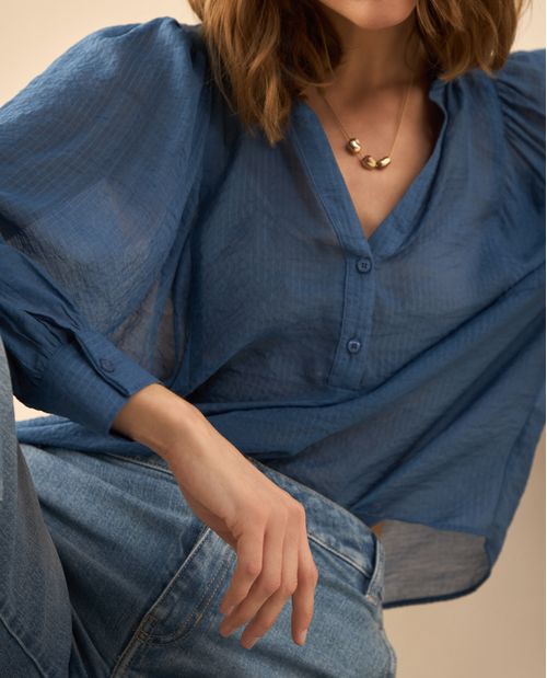 Camisa manga larga de tela fluida para mujer