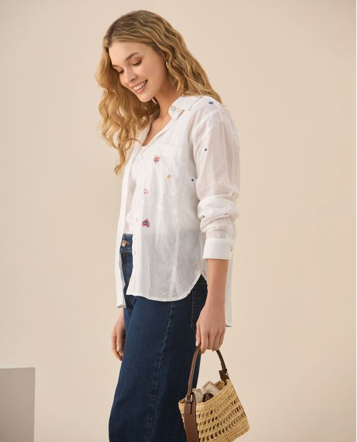 Camisa con diseños bordados por toda la prenda para mujer