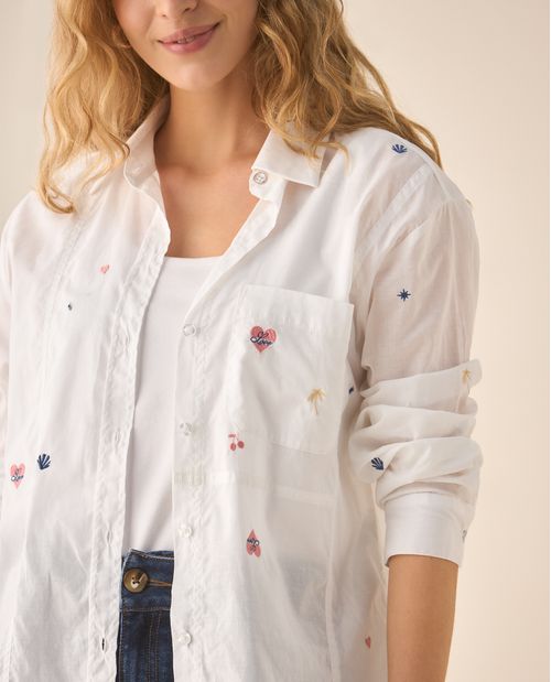 Camisa con diseños bordados por toda la prenda para mujer
