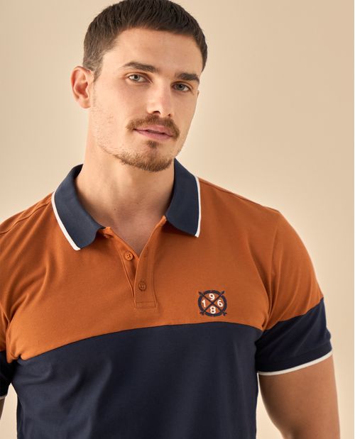 Polo con Diseño Block