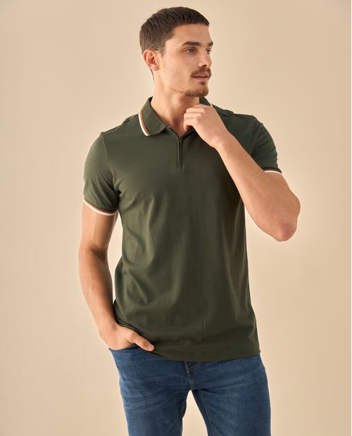 Polo con Cremallera y Detalles Contrastantes