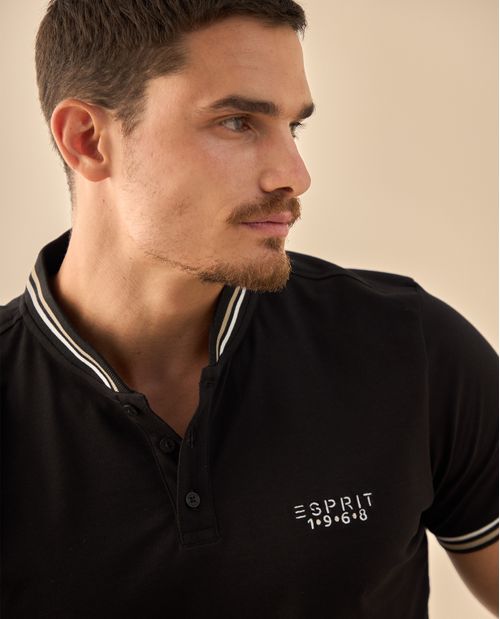 Polo con Ribetes Contrastantes