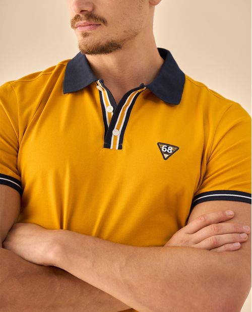 Polo con Detalles Deportivos