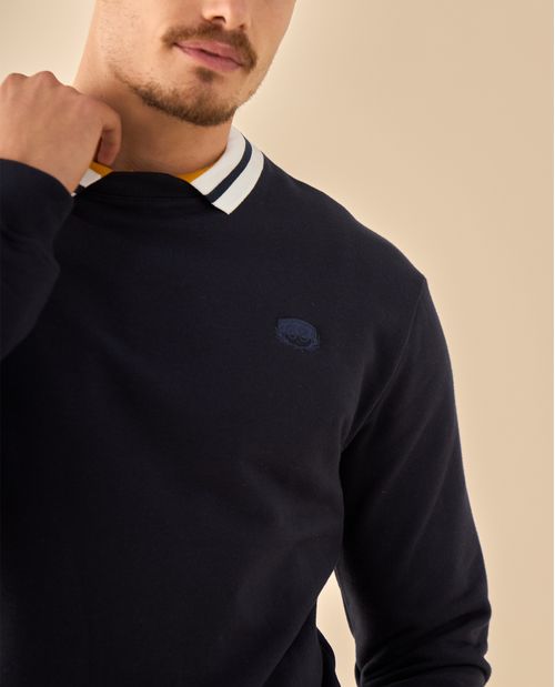 Suéter con Detalles Deportivos Cuello Redondo