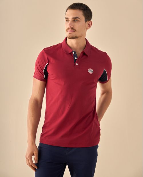 Polo con Detalles Contrastantes