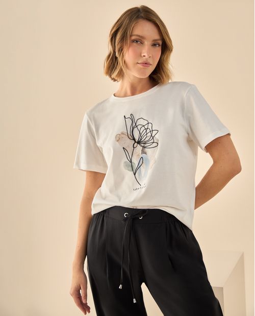 Camiseta con Bordado Artístico