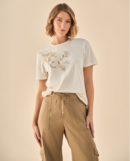 Camiseta con Bordados Florales